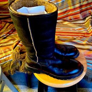 Ugg leather shearling boot